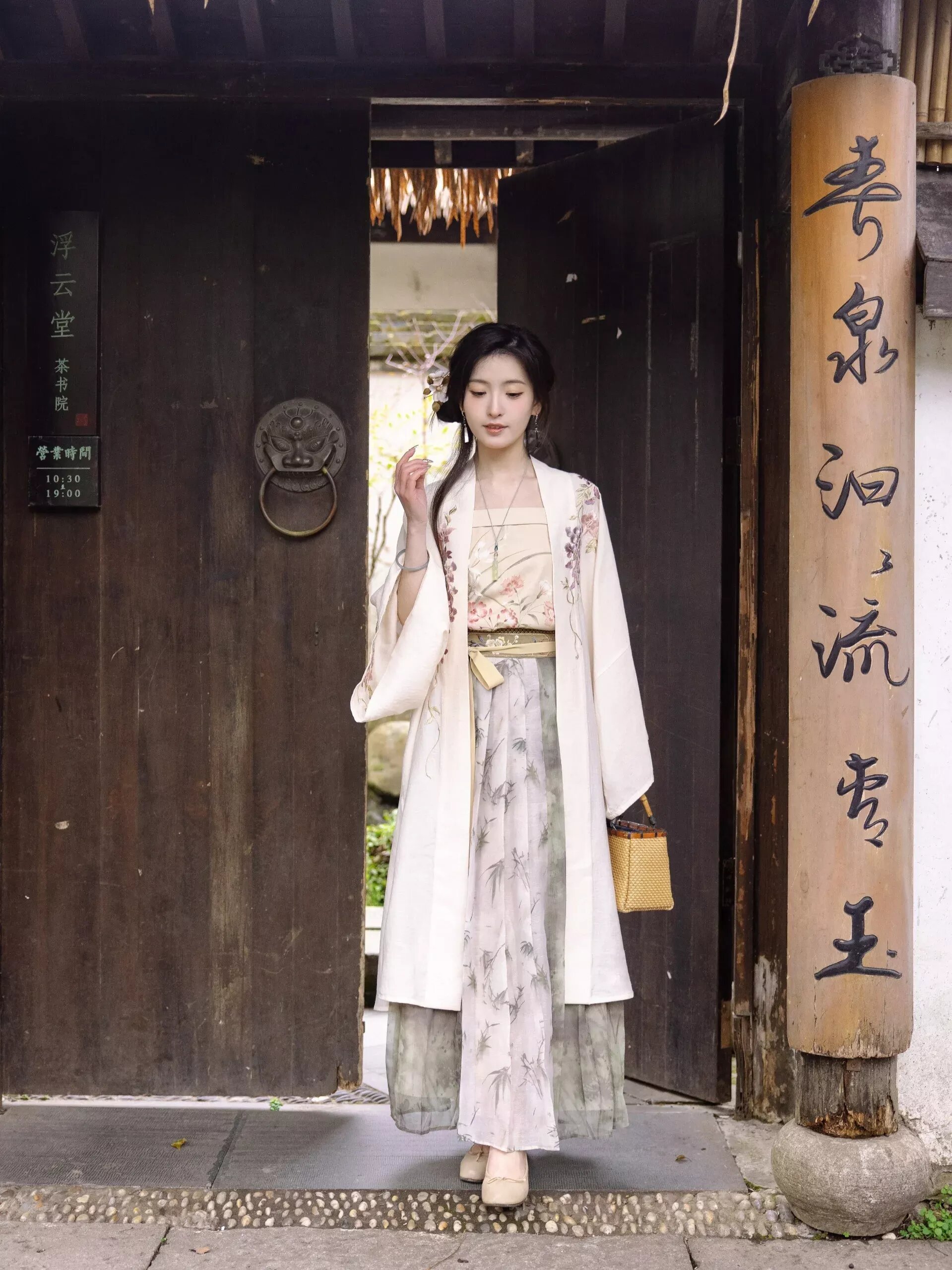The Rise of Hanfu Strappy Girls:A Look into the World of Traditional Chinese Childrenswear The Rise of Hanfu Strappy Girls:A Look into the World of Traditional Chinese Childrenswear