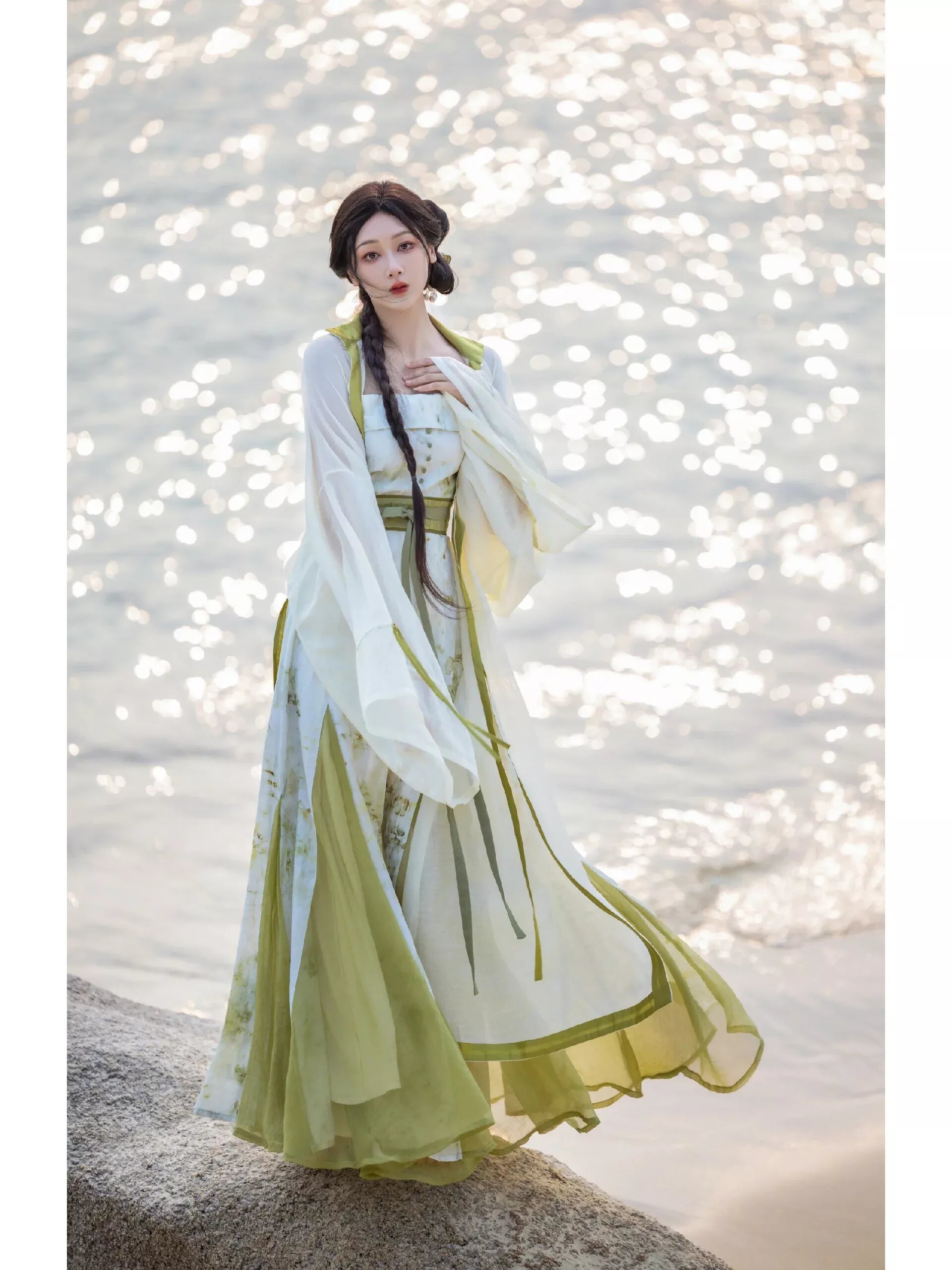 Embracing巨型汉服，一位体重达三百斤的勇敢女性故事