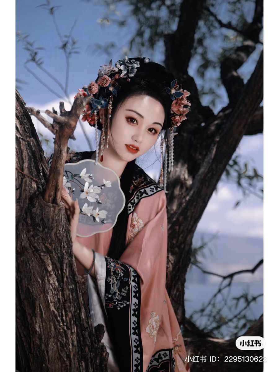 Qipao:The Timeless Elegance for a 50-Year-Old Grace Qipao:The Timeless Elegance for a 50-Year-Old Grace
