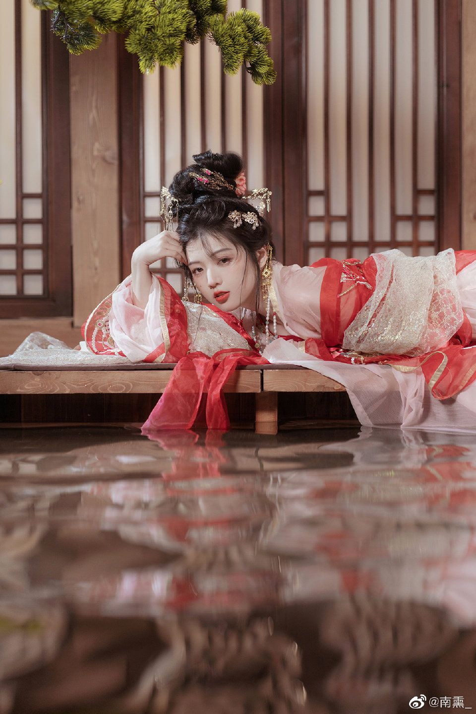 Embracing the Sweet and Cool:Modernized Cheongsam with a Fashionable Twist Embracing the Sweet and Cool:Modernized Cheongsam with a Fashionable Twist