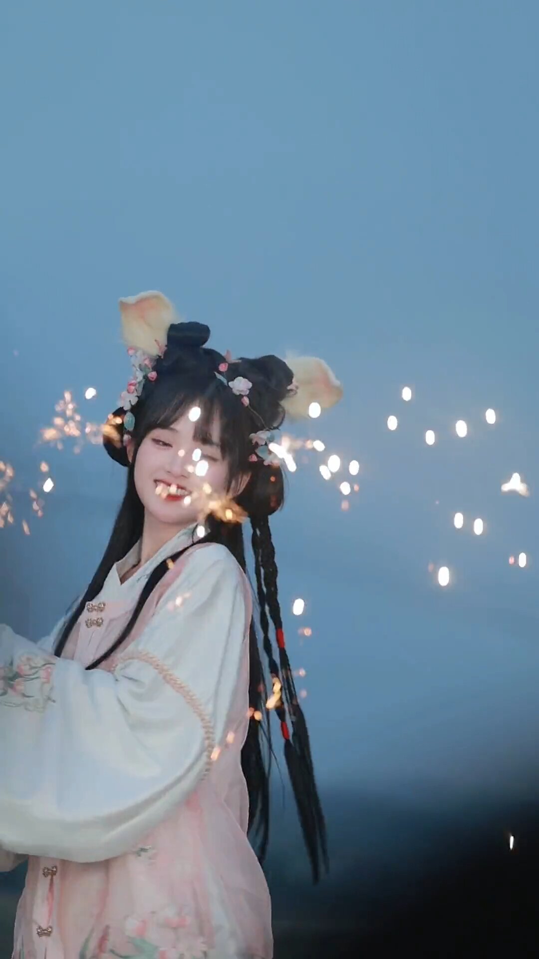 The Splendor of Hanfu:Traditional Tang-Style Collared Gowns and Hair Accessories The Splendor of Hanfu:Traditional Tang-Style Collared Gowns and Hair Accessories
