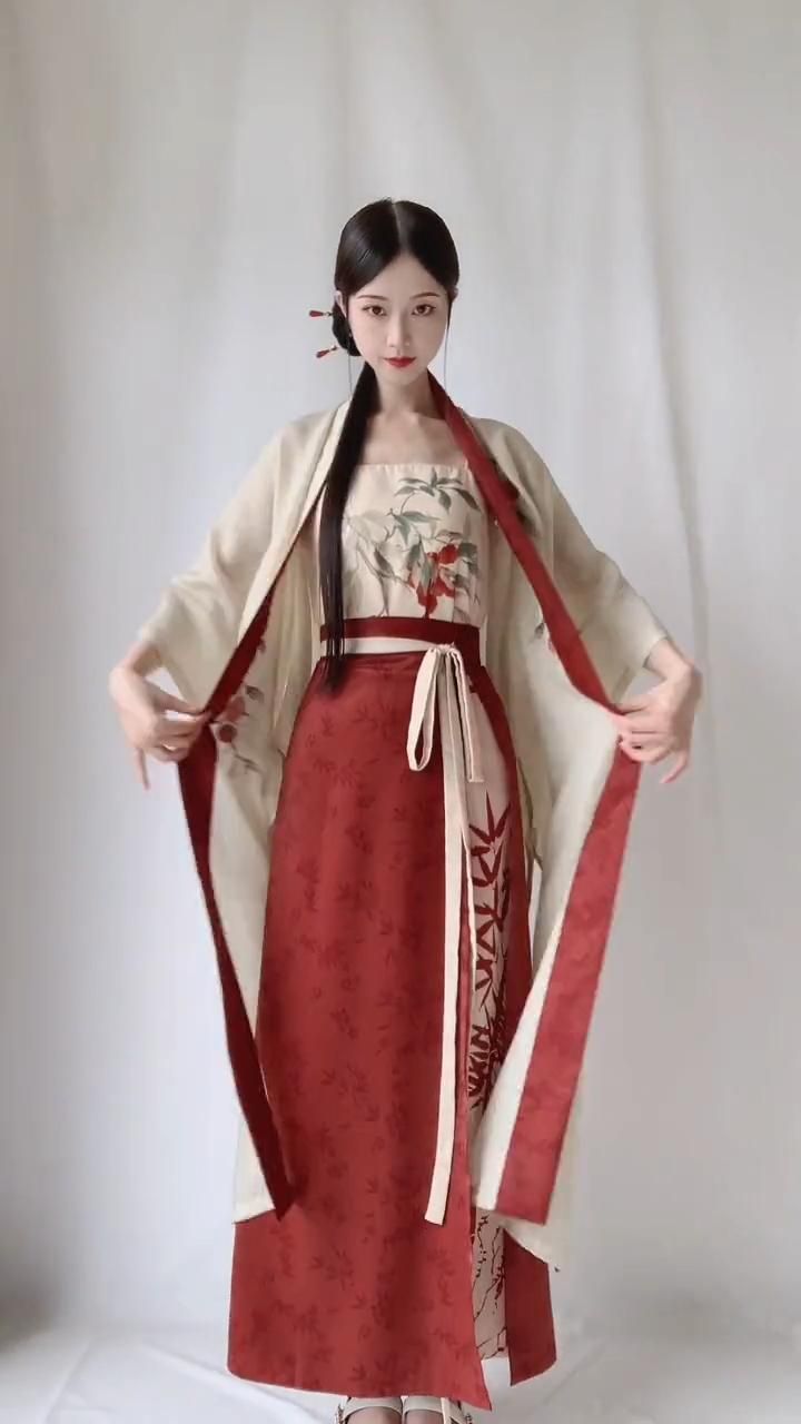 A Little Girls Cheongsam Evening Gown:A Blend of Tradition and Elegance A Little Girls Cheongsam Evening Gown:A Blend of Tradition and Elegance