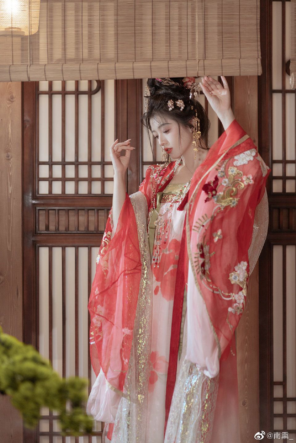 Princess in Hanfu at Age 9:A Fairy-like Enchantment Princess in Hanfu at Age 9:A Fairy-like Enchantment