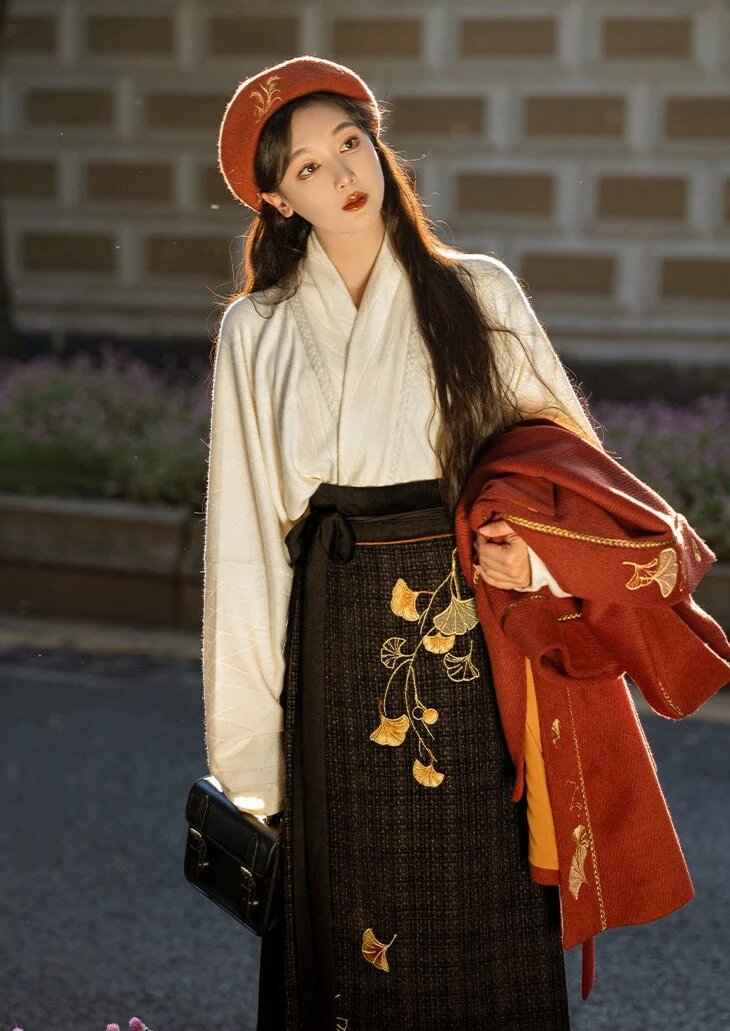 Winter Hanfu Hair Accessories:The Rise of Fake Hair for Traditional Headwear Winter Hanfu Hair Accessories:The Rise of Fake Hair for Traditional Headwear
