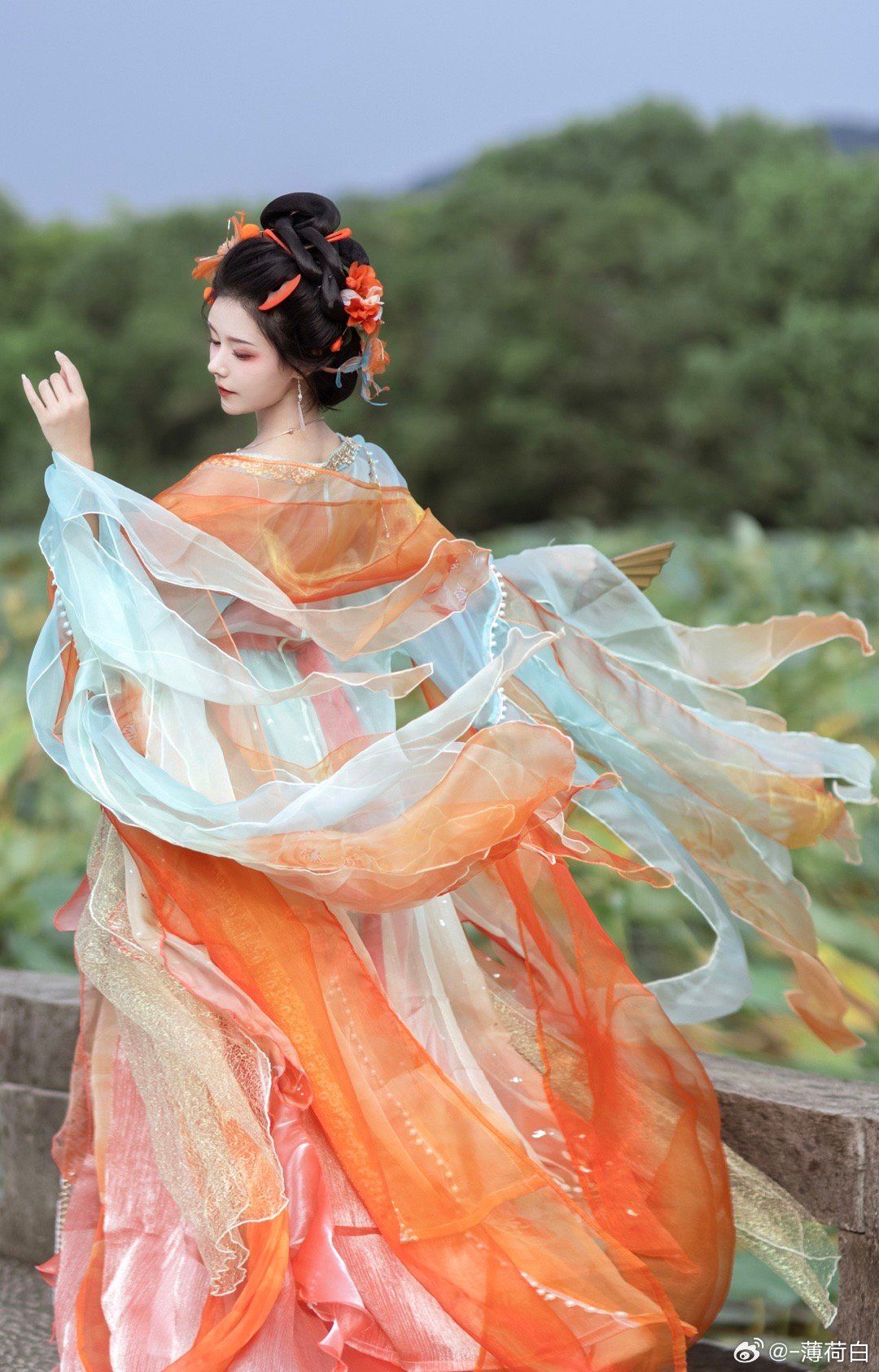 Embracing the Apple Shape:The Art of Styling Plus-Size Cheongsam to Flatter Your Figure