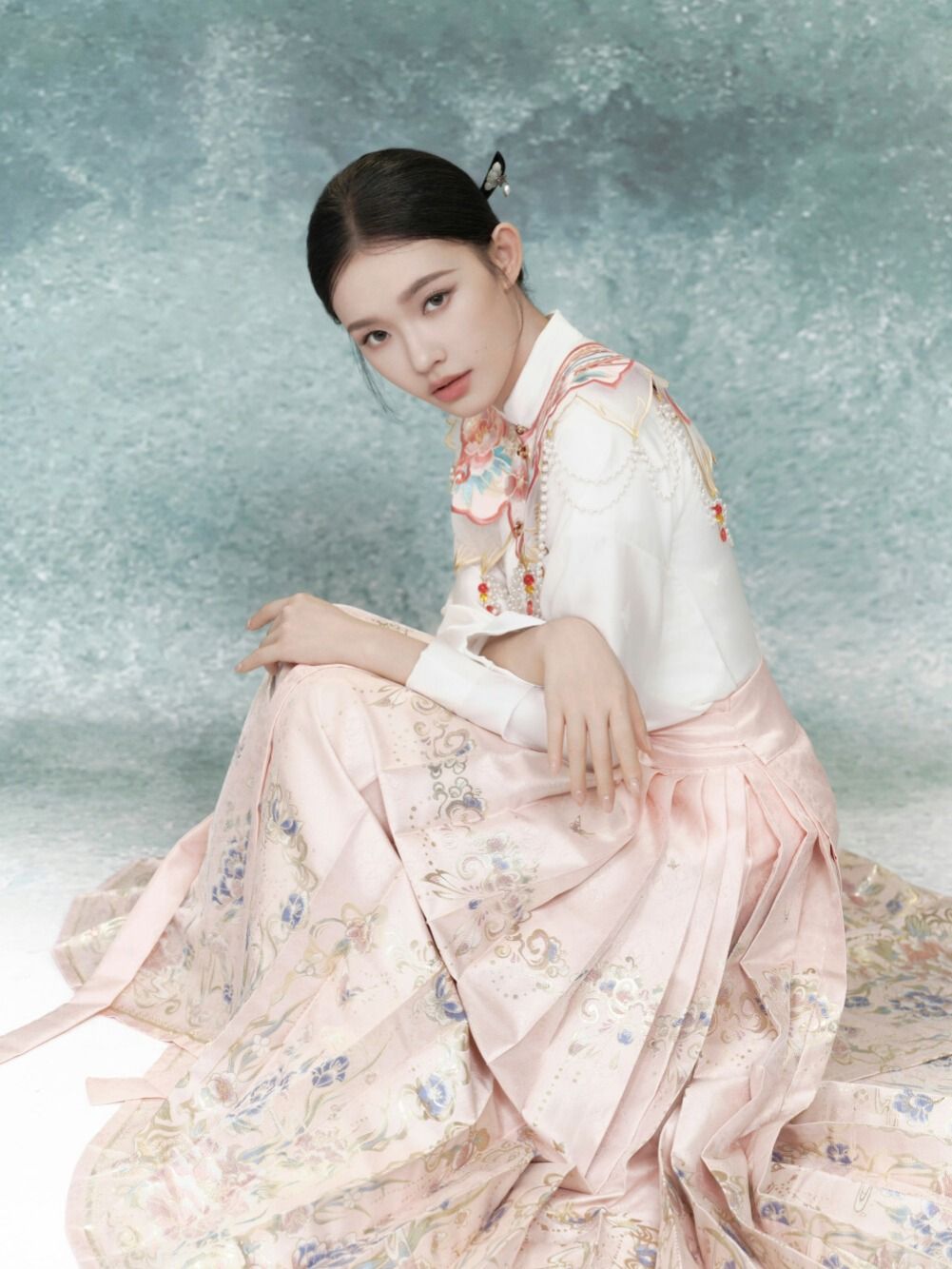 Chén Yùqís Hanfu Fashion:Exploring the Elegance of Traditional Chinese Attire Chén Yùqís Hanfu Fashion:Exploring the Elegance of Traditional Chinese Attire