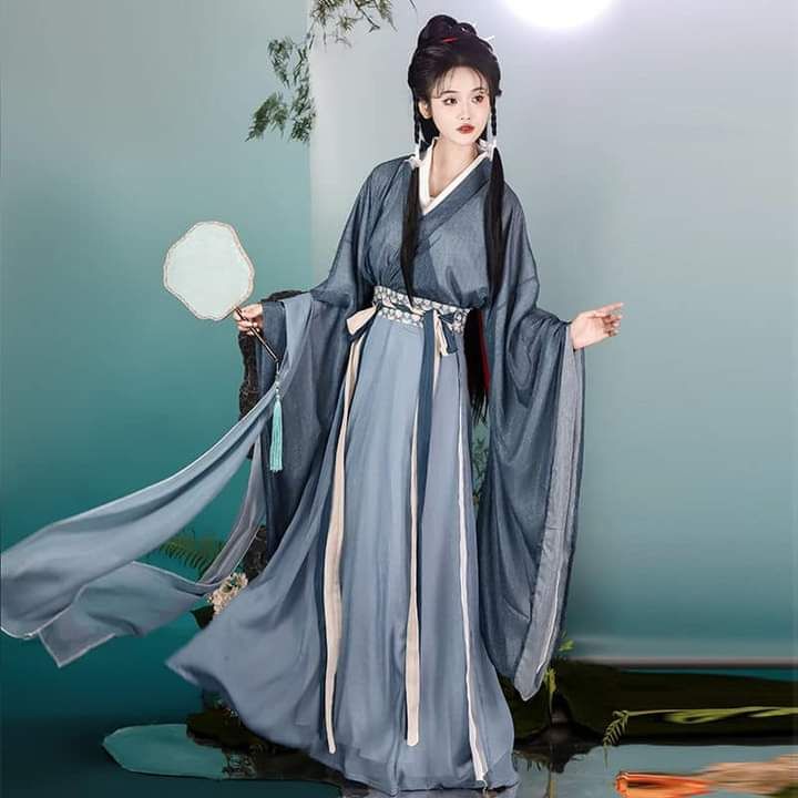 Embracing the Curves:How to Dress Flattering with Long Cheongsam and a Little Extra Padding Embracing the Curves:How to Dress Flattering with Long Cheongsam and a Little Extra Padding