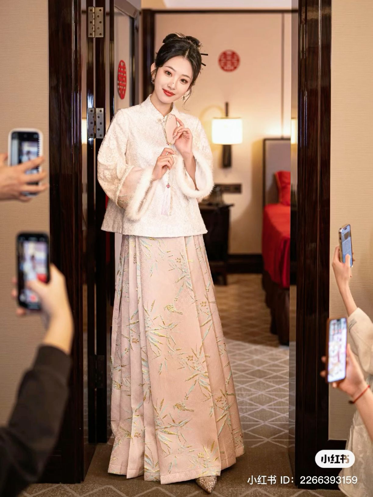 The Elegance of a Fan-Wearing Cheongsam Woman The Elegance of a Fan-Wearing Cheongsam Woman