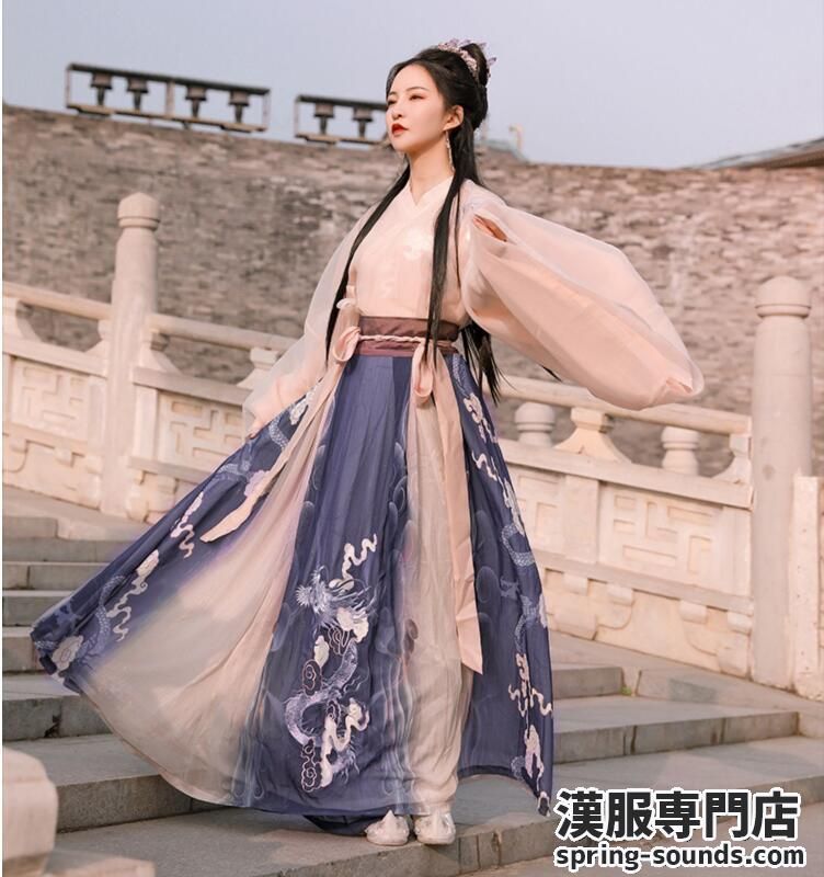 Vintage-Inspired Qipao for a Stylish 40-to 50-Year-Old Fashion Statement Vintage-Inspired Qipao for a Stylish 40-to 50-Year-Old Fashion Statement