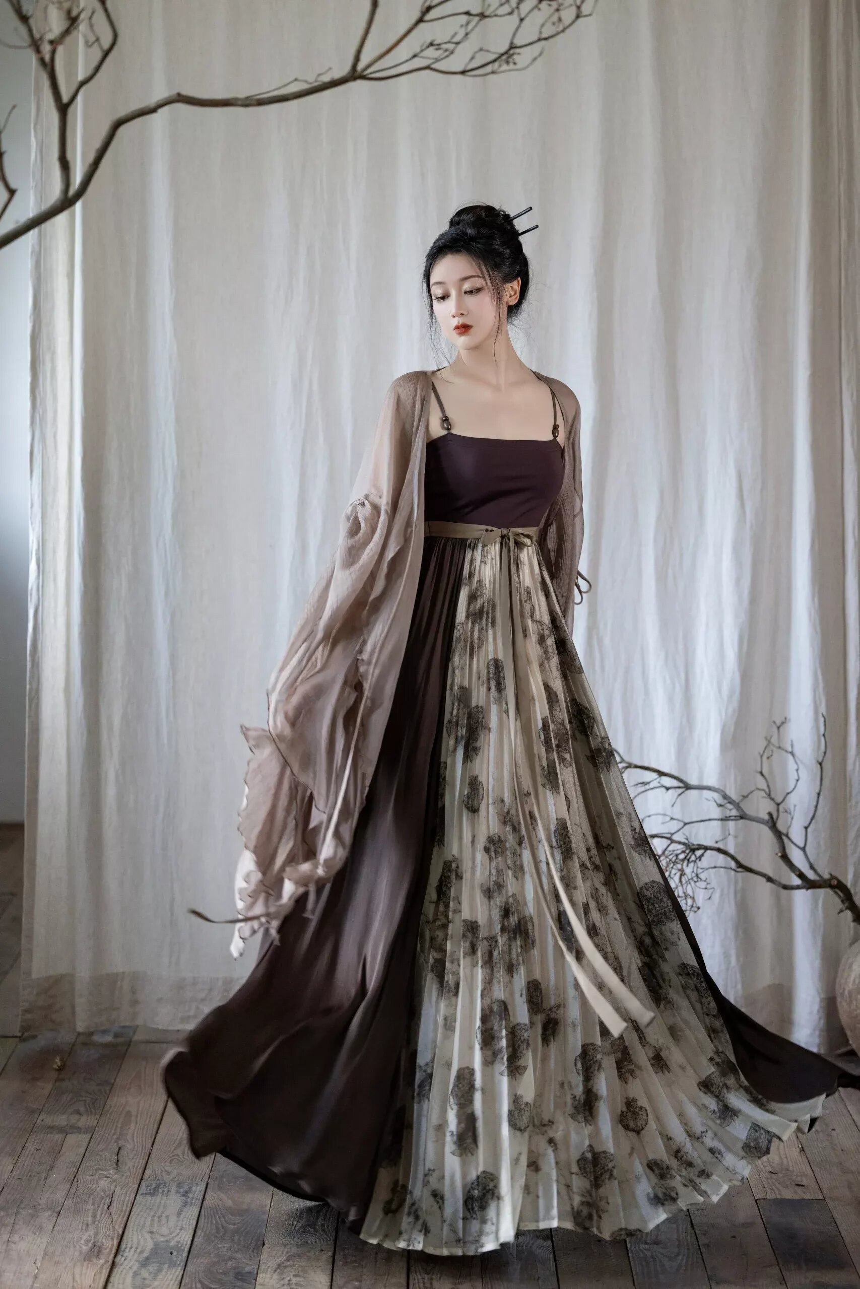 Vintage Cheongsam Impressions:Old Shanghais Ethereal Beauty Vintage Cheongsam Impressions:Old Shanghais Ethereal Beauty