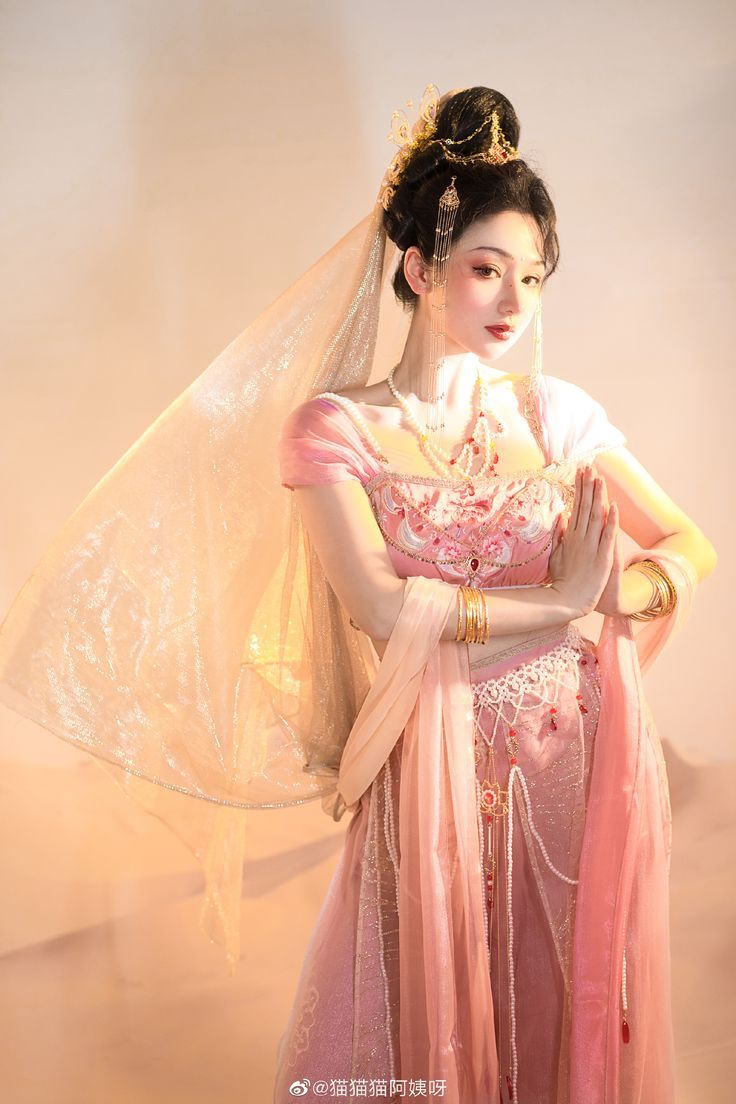 Embracing Traditional Elegance:The New Wave of Qipao女装 in 2021 Embracing Traditional Elegance:The New Wave of Qipao女装 in 2021
