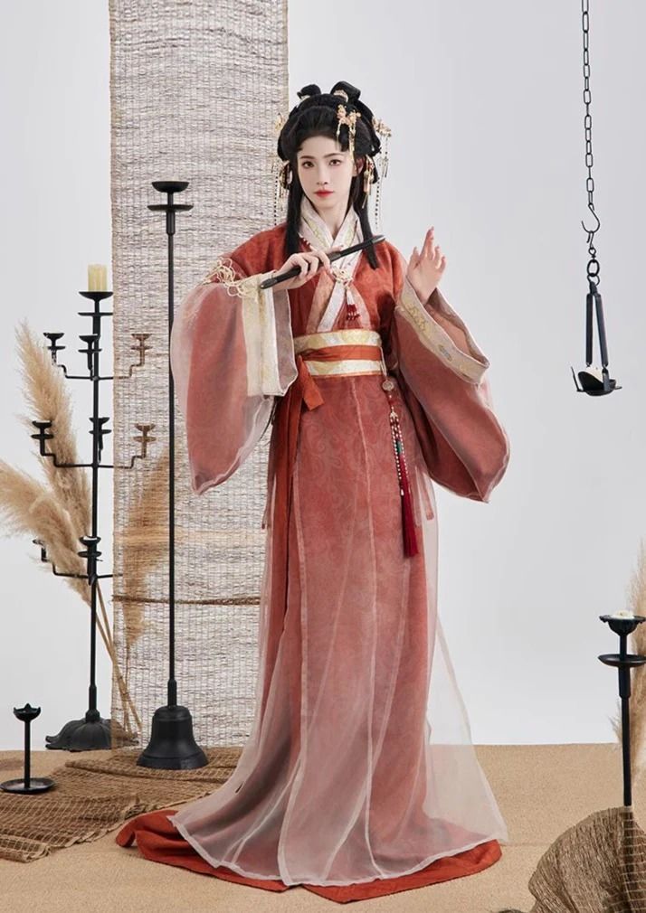 Embroidered Collars and Brooches:A Guide to Traditional Cheongsam Jewelry Embroidered Collars and Brooches:A Guide to Traditional Cheongsam Jewelry