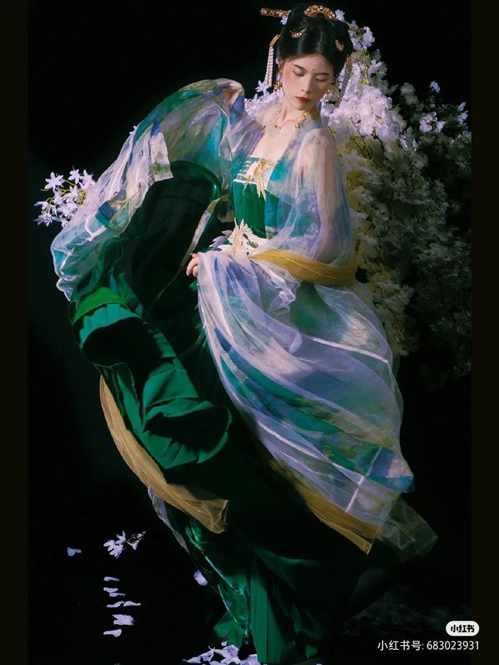 Summer Elegance in Hanfu Fashion:Ancient Beauty of Chinese Traditional Dress for Women Summer Elegance in Hanfu Fashion:Ancient Beauty of Chinese Traditional Dress for Women