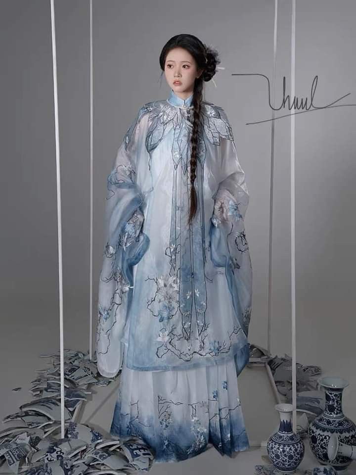 The Splendor of Blue Tang-Style Hanfu Robe and Skirt The Splendor of Blue Tang-Style Hanfu Robe and Skirt
