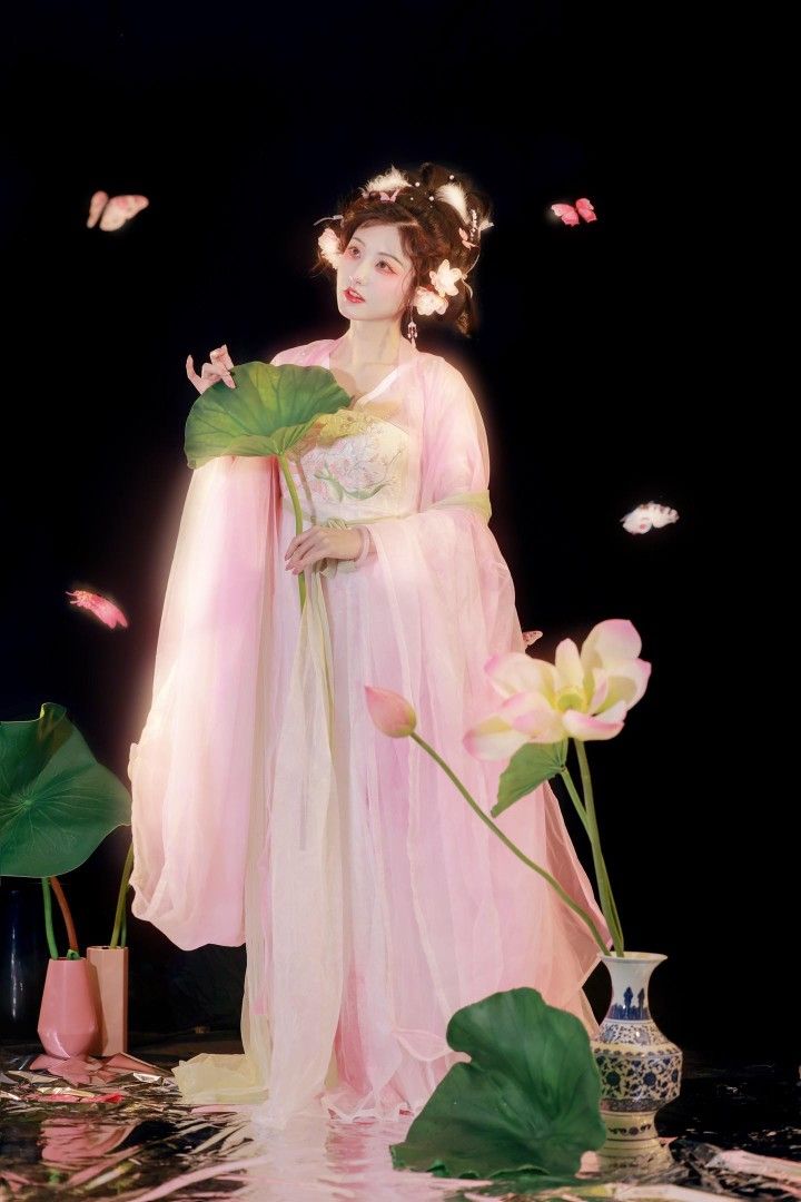 The Rise of Traditional Elegance:The Hanfu Style in the Moons Radiance The Rise of Traditional Elegance:The Hanfu Style in the Moons Radiance