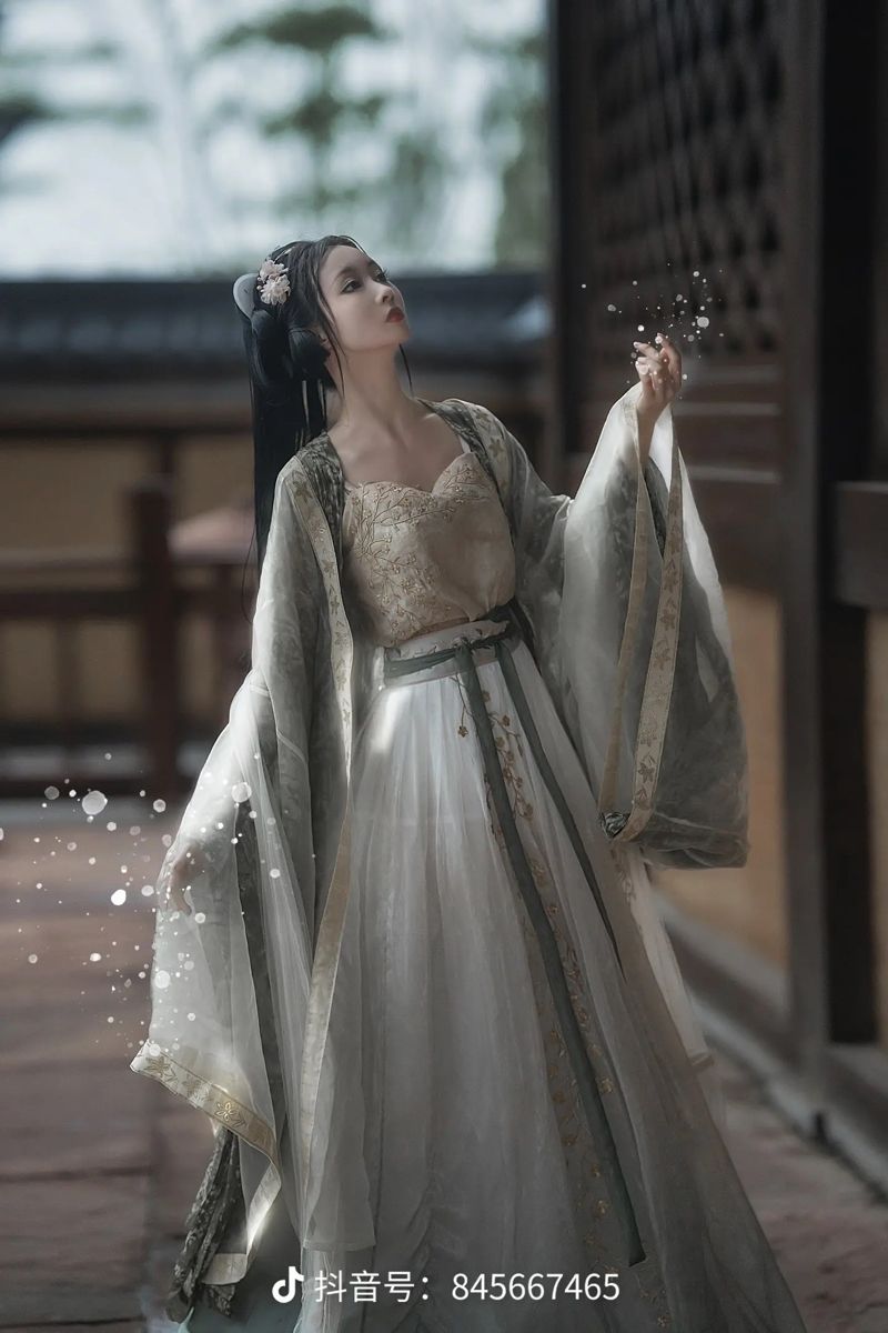 Embracing the New Wave:Modern Qipao Dress A Blend of Tradition and International Chic Embracing the New Wave:Modern Qipao Dress A Blend of Tradition and International Chic
