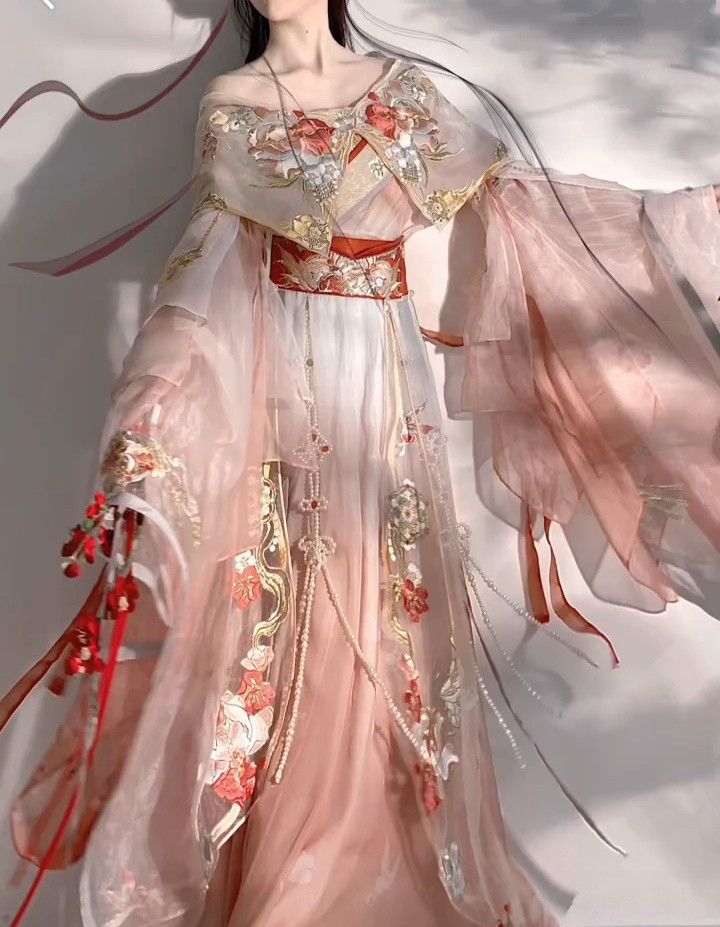 Embroidery-Adorned Shoes and the Elegance of Winter Womens Hanfu Traditional Chinese Clothing Embroidery-Adorned Shoes and the Elegance of Winter Womens Hanfu Traditional Chinese Clothing