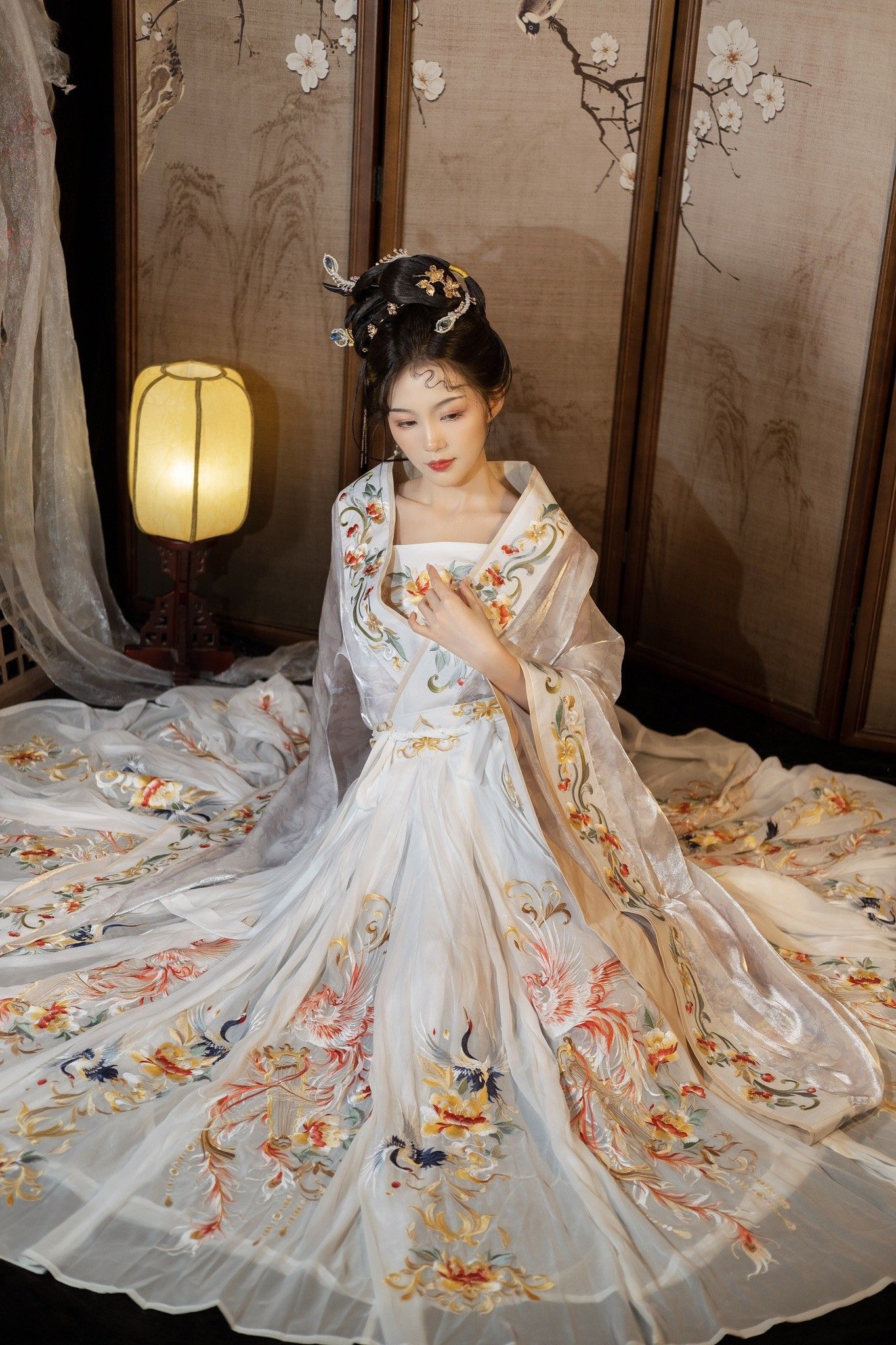 Elegance in Original Hanfu:ZézhǐSháo Huá Elegance in Original Hanfu:ZézhǐSháo Huá