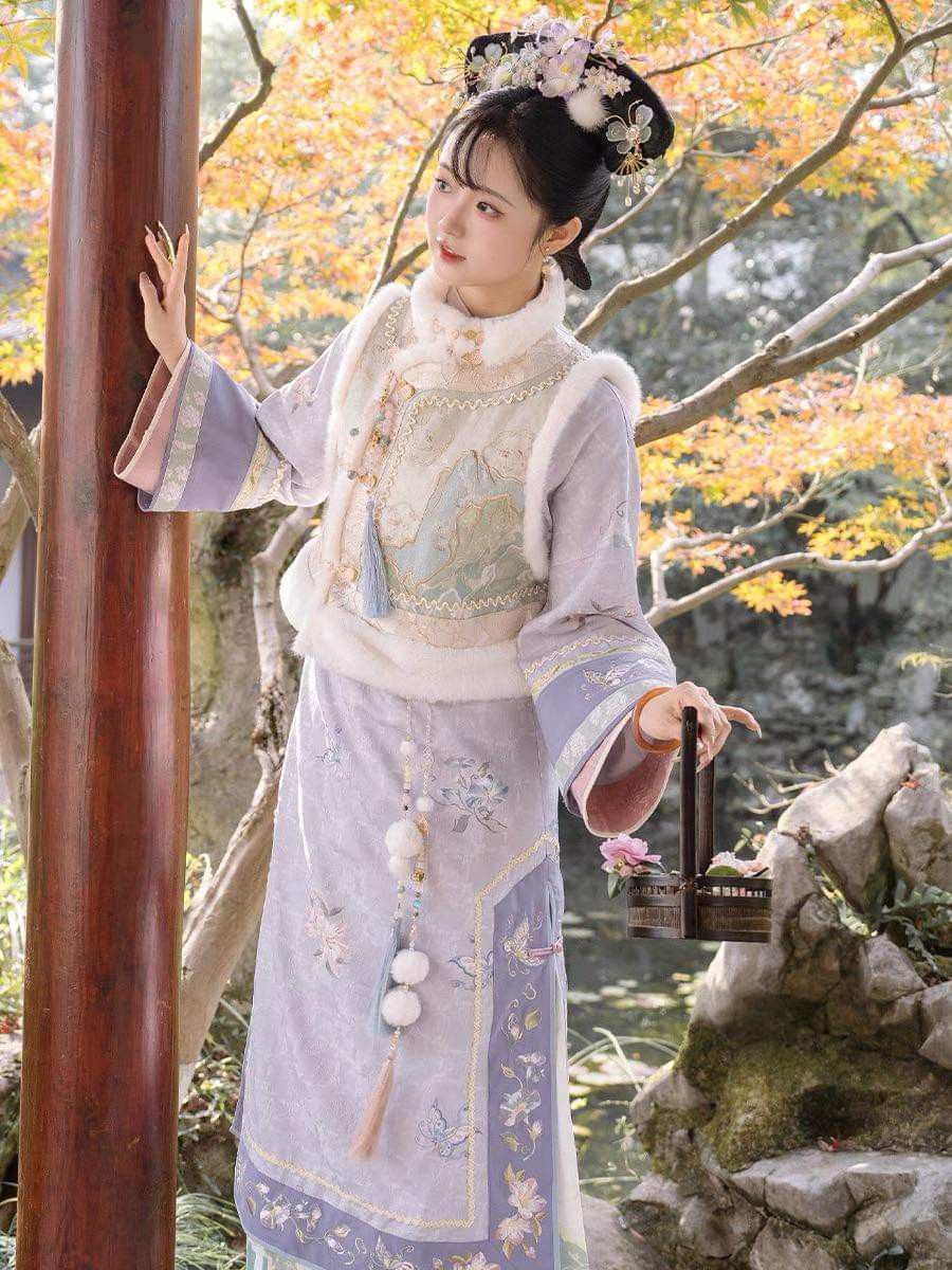The Allure of Lu Lingfengs Hanfu Fashion:A Closer Look into Traditional Chinese Attire