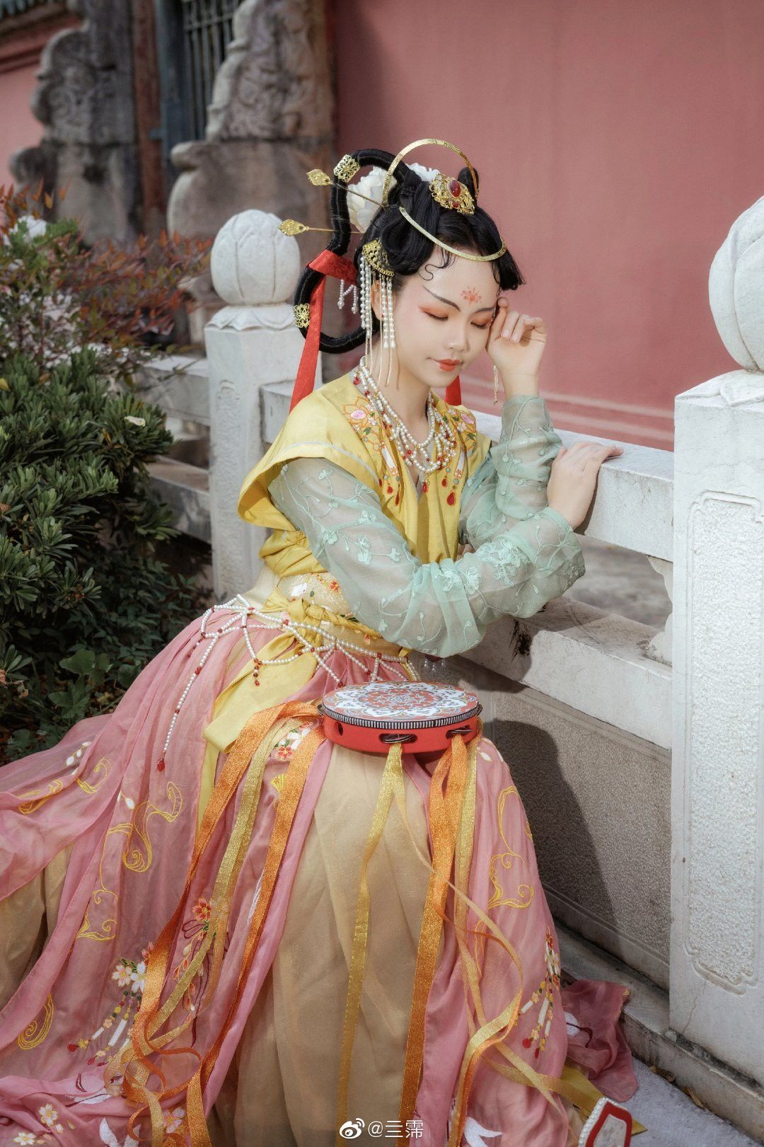 Gown and Parasoil:The Elegance of Cheongsam Fashion Show Gown and Parasoil:The Elegance of Cheongsam Fashion Show