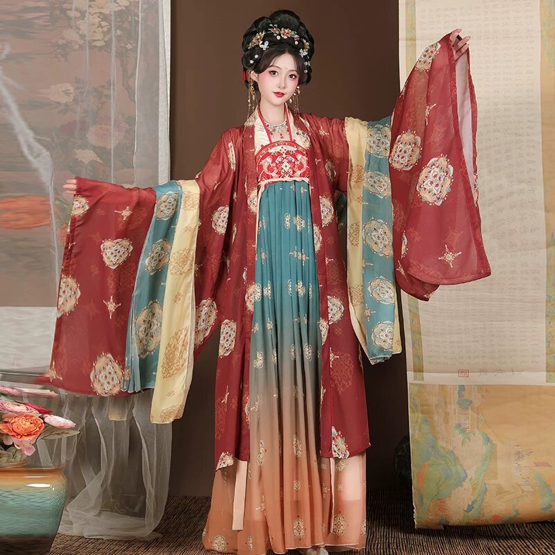 The Noblewomans Journey Through Time:Ming-Style Hanfu Fashion