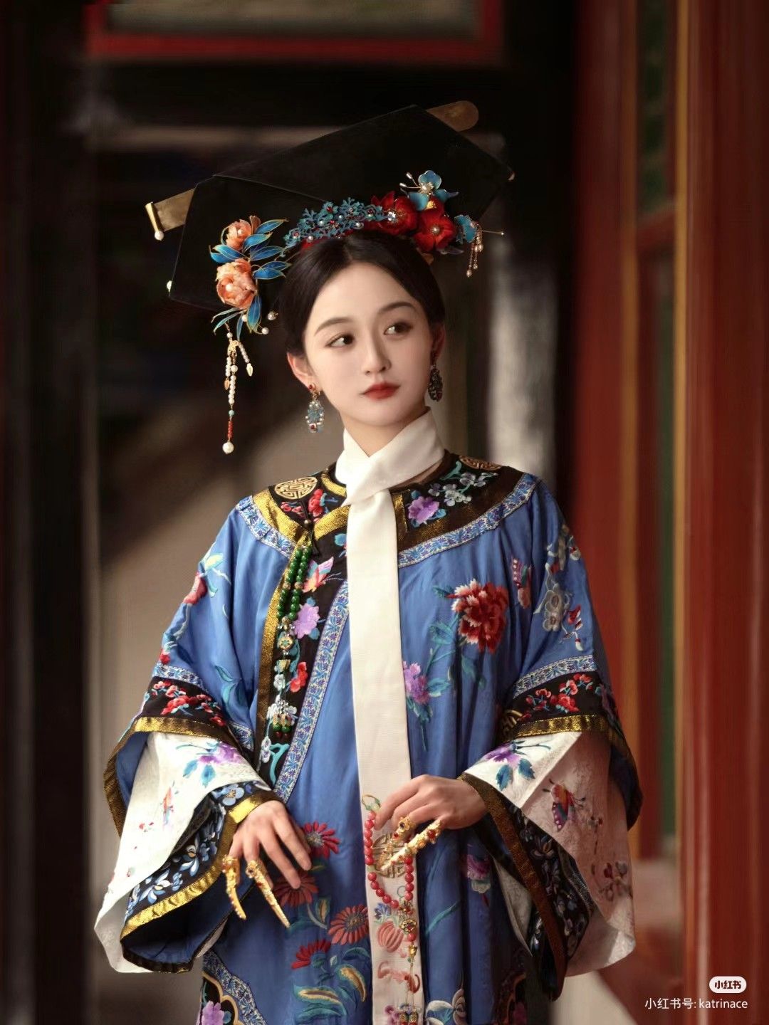 The Slimming and Stylish Black Cheongsam:A Guide to Wearing Black for a Slimmer Look The Slimming and Stylish Black Cheongsam:A Guide to Wearing Black for a Slimmer Look