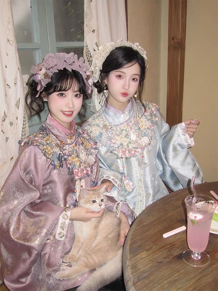 The Simple Charm of Traditional Hanfu Fashion