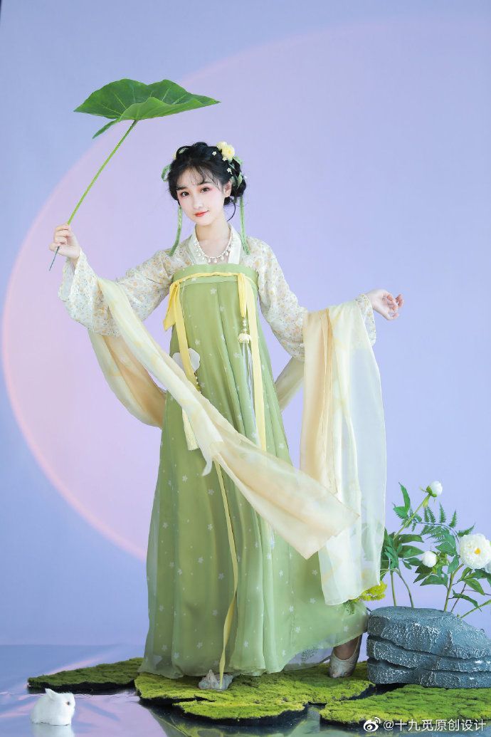 Plus-Size Fashion:The Evolution of Traditional Hanfu Dress into Modern改良汉服连衣裙 for Fuller Figures Plus-Size Fashion:The Evolution of Traditional Hanfu Dress into Modern改良汉服连衣裙 for Fuller Figures