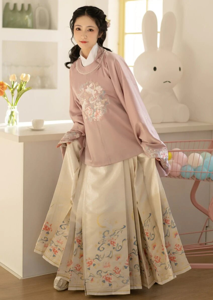 Spring-Summer 2023:The Rise of the Long-Sleeve Cheongsam Womens Fashion Spring-Summer 2023:The Rise of the Long-Sleeve Cheongsam Womens Fashion