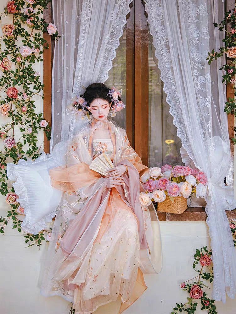Embracing Tradition in a Modern Way:The OVS Cheongsam Skirt Embracing Tradition in a Modern Way:The OVS Cheongsam Skirt