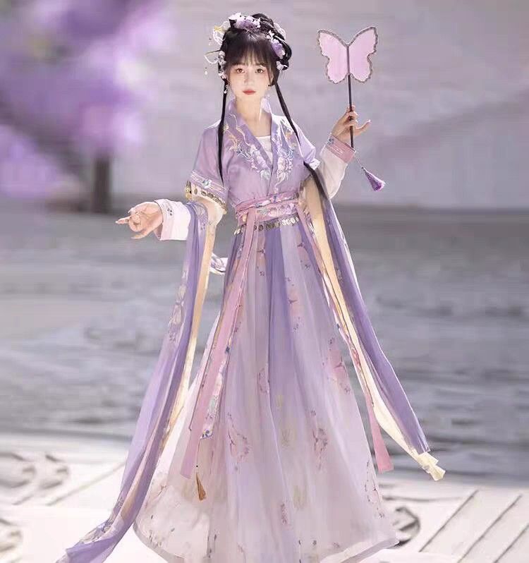 Star-Inspired Glassy Hanfu Fashion:The Allure of a Glass-like Splendor Star-Inspired Glassy Hanfu Fashion:The Allure of a Glass-like Splendor