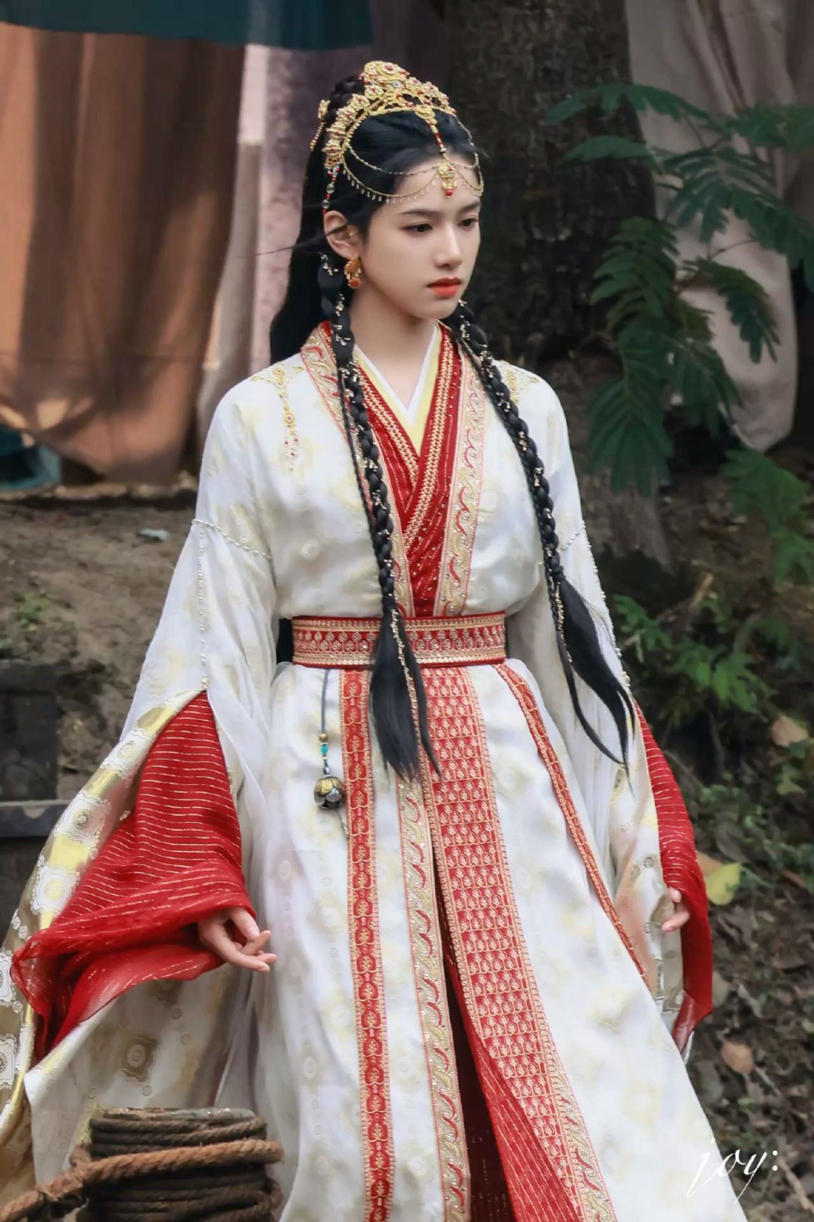 Winter Fashion for Girls:Pairing Traditional Chinese Hanfu with Shoes Winter Fashion for Girls:Pairing Traditional Chinese Hanfu with Shoes