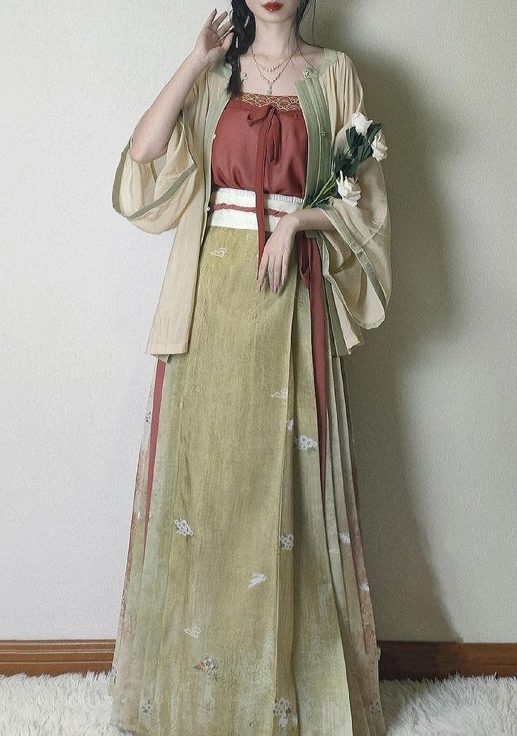 The Splendor of Hanfu:The Red-Black Color Scheme and Its Skin-Tone Enhancing Effects The Splendor of Hanfu:The Red-Black Color Scheme and Its Skin-Tone Enhancing Effects