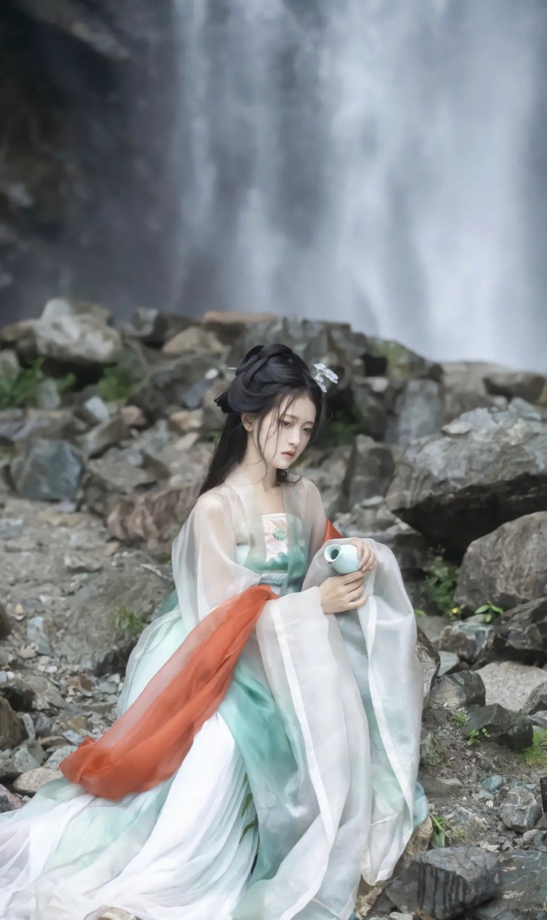 The Splendid Splendor of Zhaos Hanfu Fashion:The Multi-Treasure Rabbit of Cultural Elegance