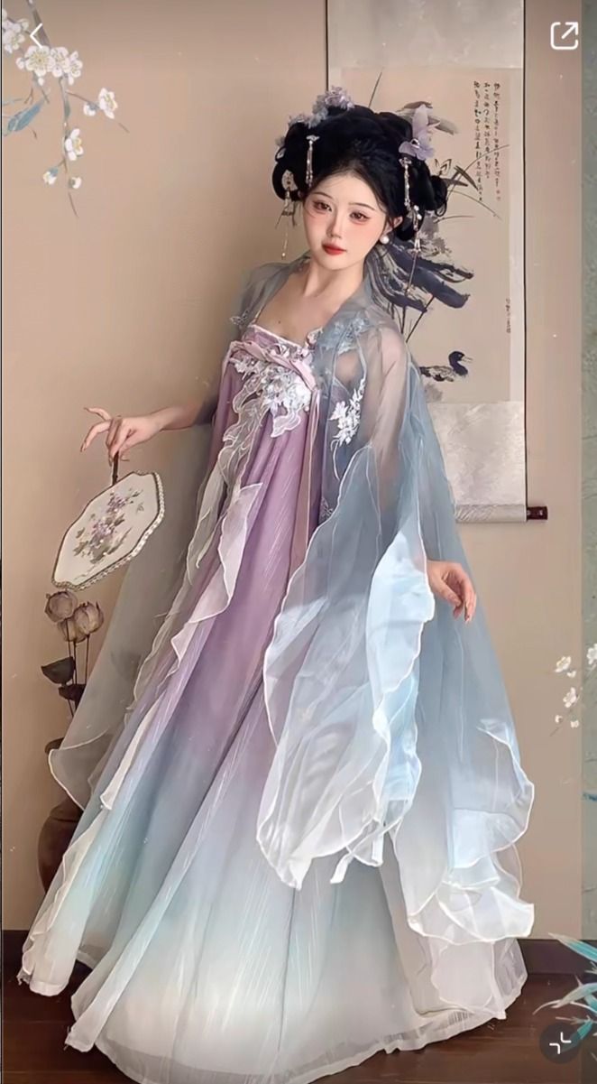 The Revival of Vietnamese Ao Dai and Old Shanghais Cheongsam:A Tale of Cultural Fusion
