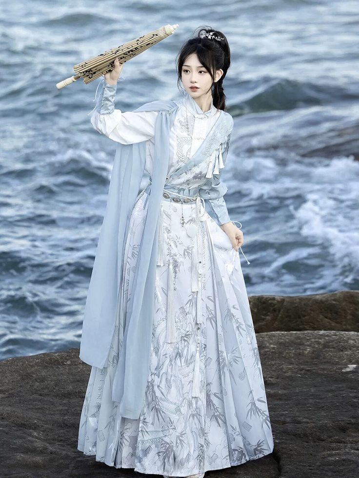 The Evolution of Traditional Chinese Clothing:The Role of Buttons in Hanfu Fashion