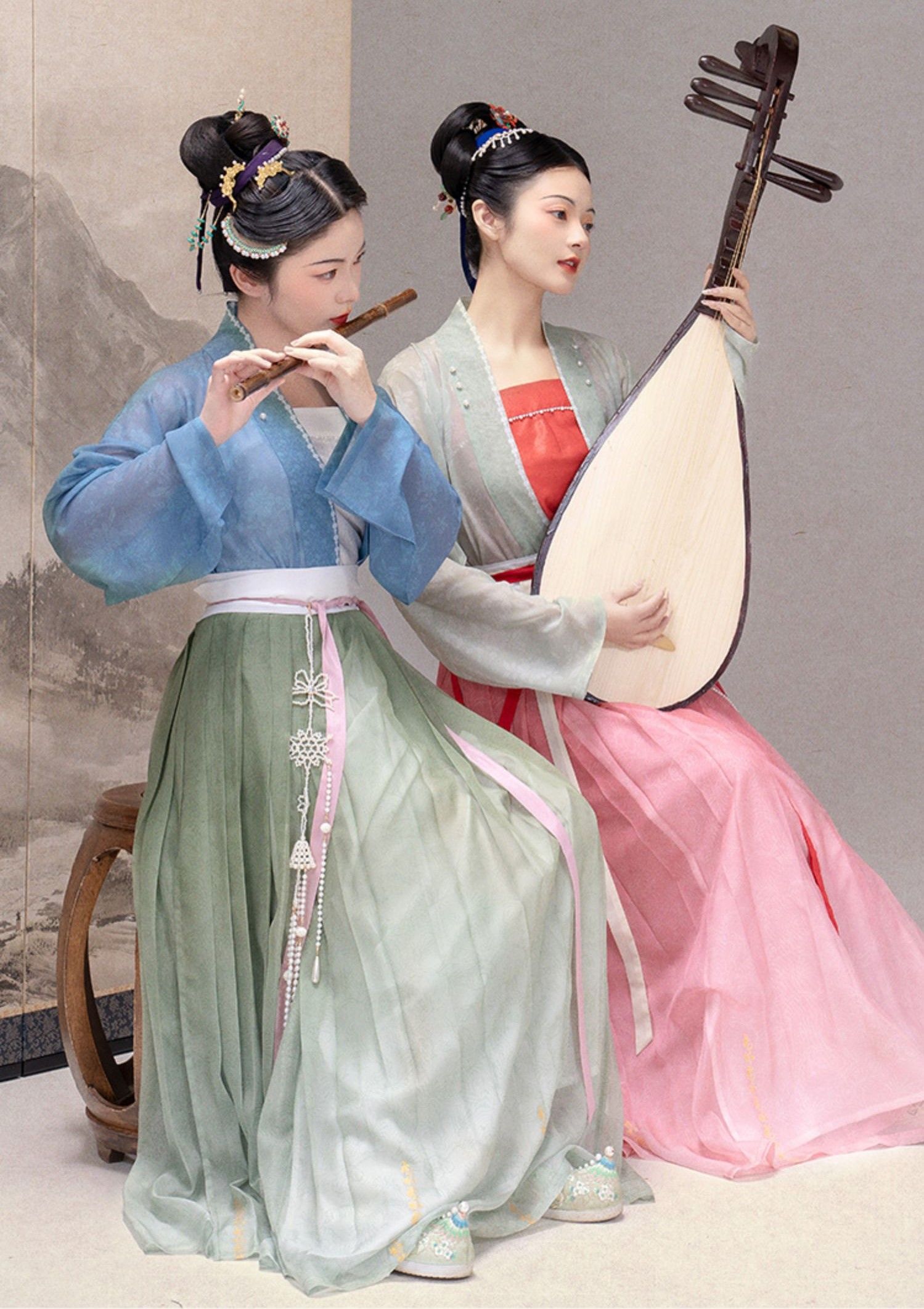 Petite Charmers in Autumn-Winter:The Art of Wearing Qipao Petite Charmers in Autumn-Winter:The Art of Wearing Qipao