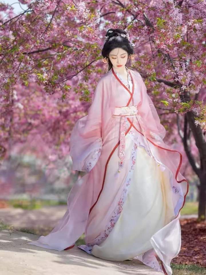 Ancient-Style Hair Accessories for Women in Traditional Chinese Hanfu Fashion:Latest Trends Ancient-Style Hair Accessories for Women in Traditional Chinese Hanfu Fashion:Latest Trends