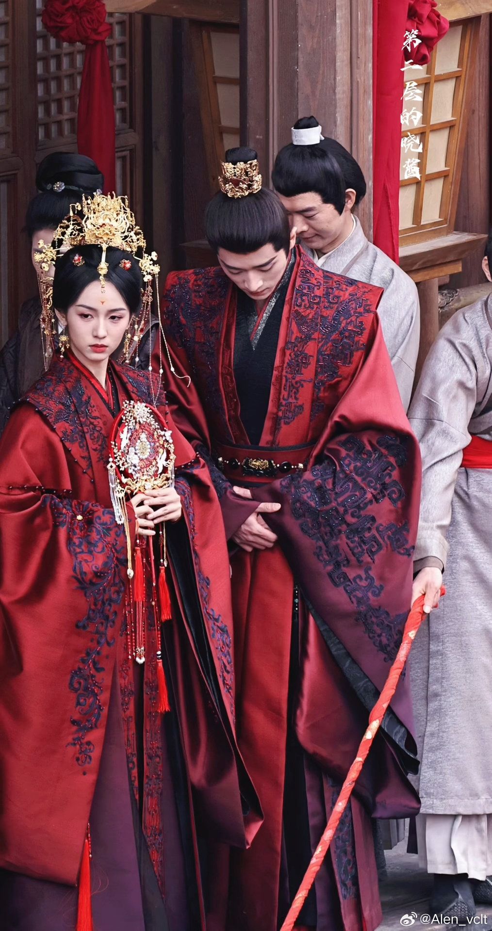 Winter Hanfu Robes and Oversized Cape Coats:A Guide to Fashion and Comfort in Cold Weather Winter Hanfu Robes and Oversized Cape Coats:A Guide to Fashion and Comfort in Cold Weather