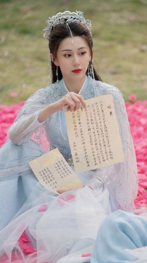 Chinese-Style Ancient Costume Ensemble for Women:The Art of a Traditional Elegance Chinese-Style Ancient Costume Ensemble for Women:The Art of a Traditional Elegance