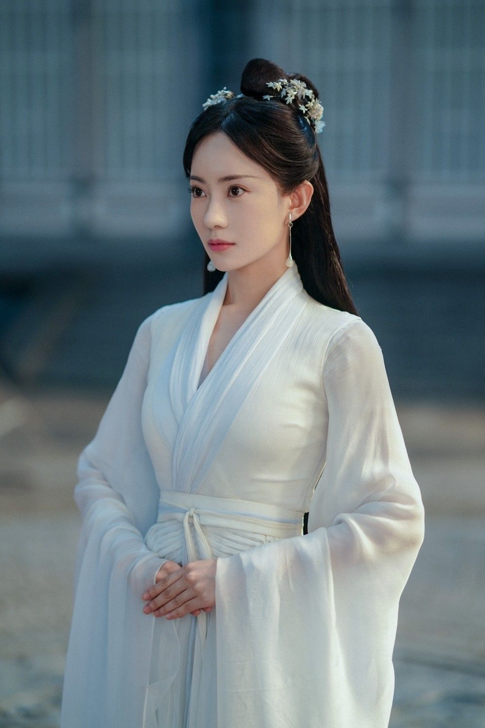 Gong Juns Hanfu Elegance in Mountains and Rivers