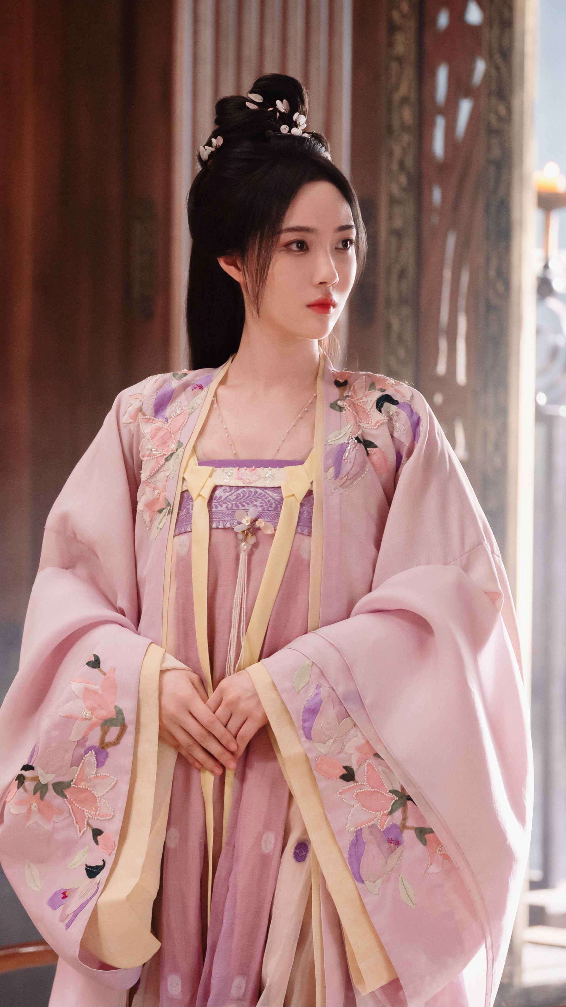 Elaborate Ancient Costume for Girls:The World of Traditional Chinese Childrenswear