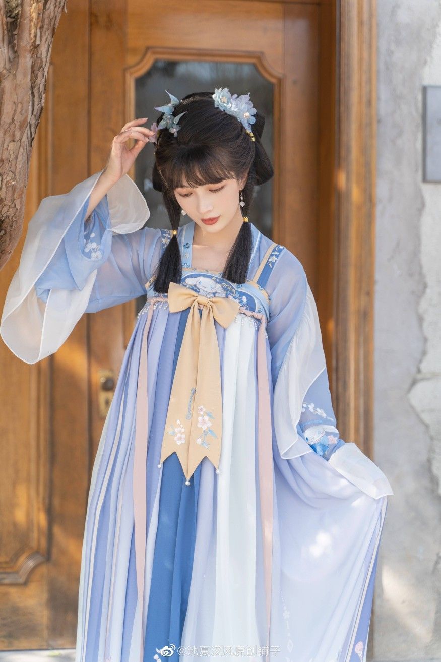 The Evolution of Hanfu Fashion for Young Girls:A Journey into Traditional Chinese Elegance The Evolution of Hanfu Fashion for Young Girls:A Journey into Traditional Chinese Elegance