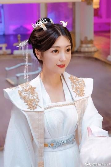 Reinventing Traditional Song-Style Hanfu:The 2024 New-Wave Hanfu-Inspired改良连衣裙 Reinventing Traditional Song-Style Hanfu:The 2024 New-Wave Hanfu-Inspired改良连衣裙
