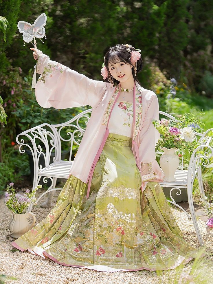 Bloom to Bloom:Original Hanfu Butterflies Love Story Bloom to Bloom:Original Hanfu Butterflies Love Story