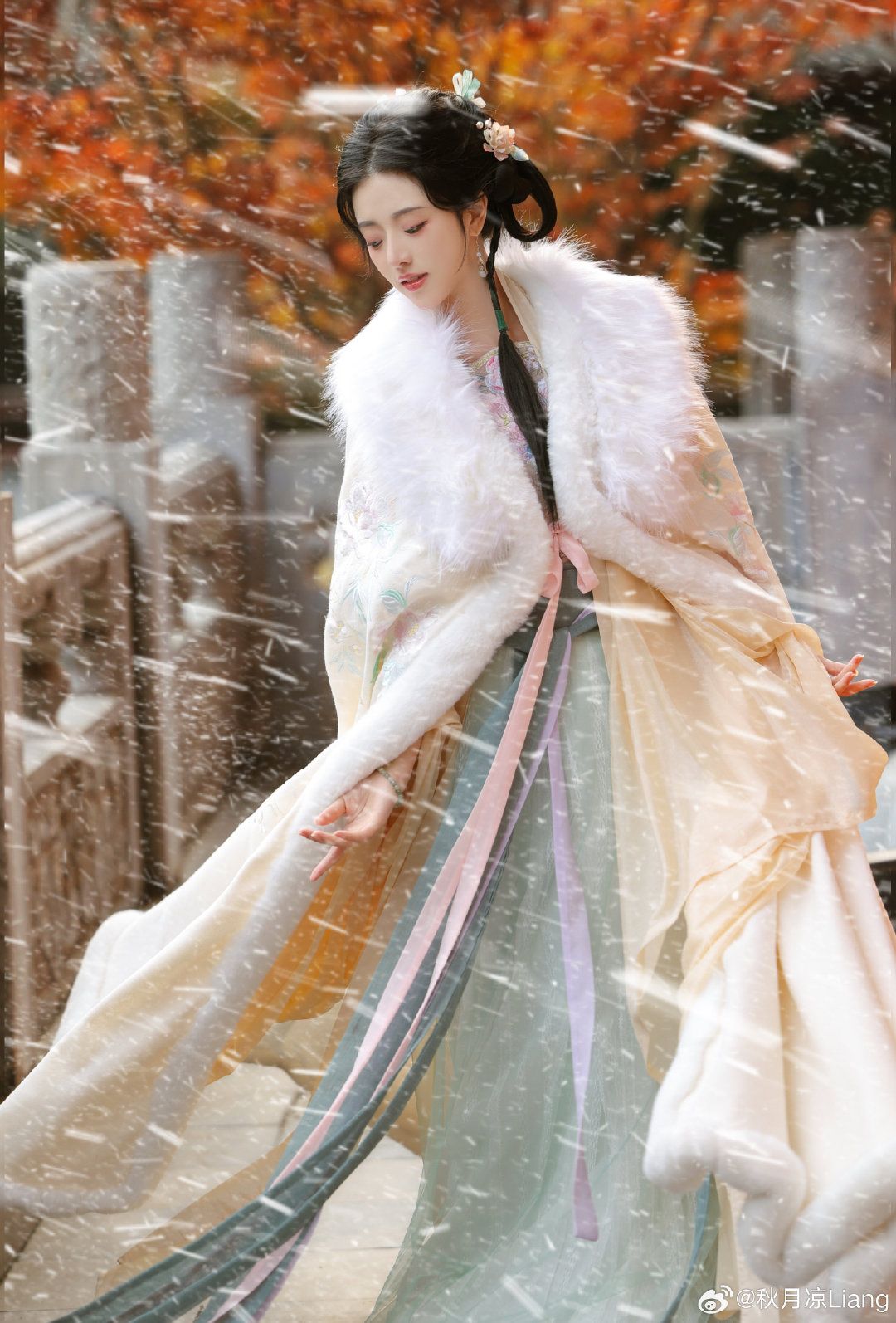 Embroidered Collars and Brooches:A Glimpse into the Elegance of Cheongsam Fashion