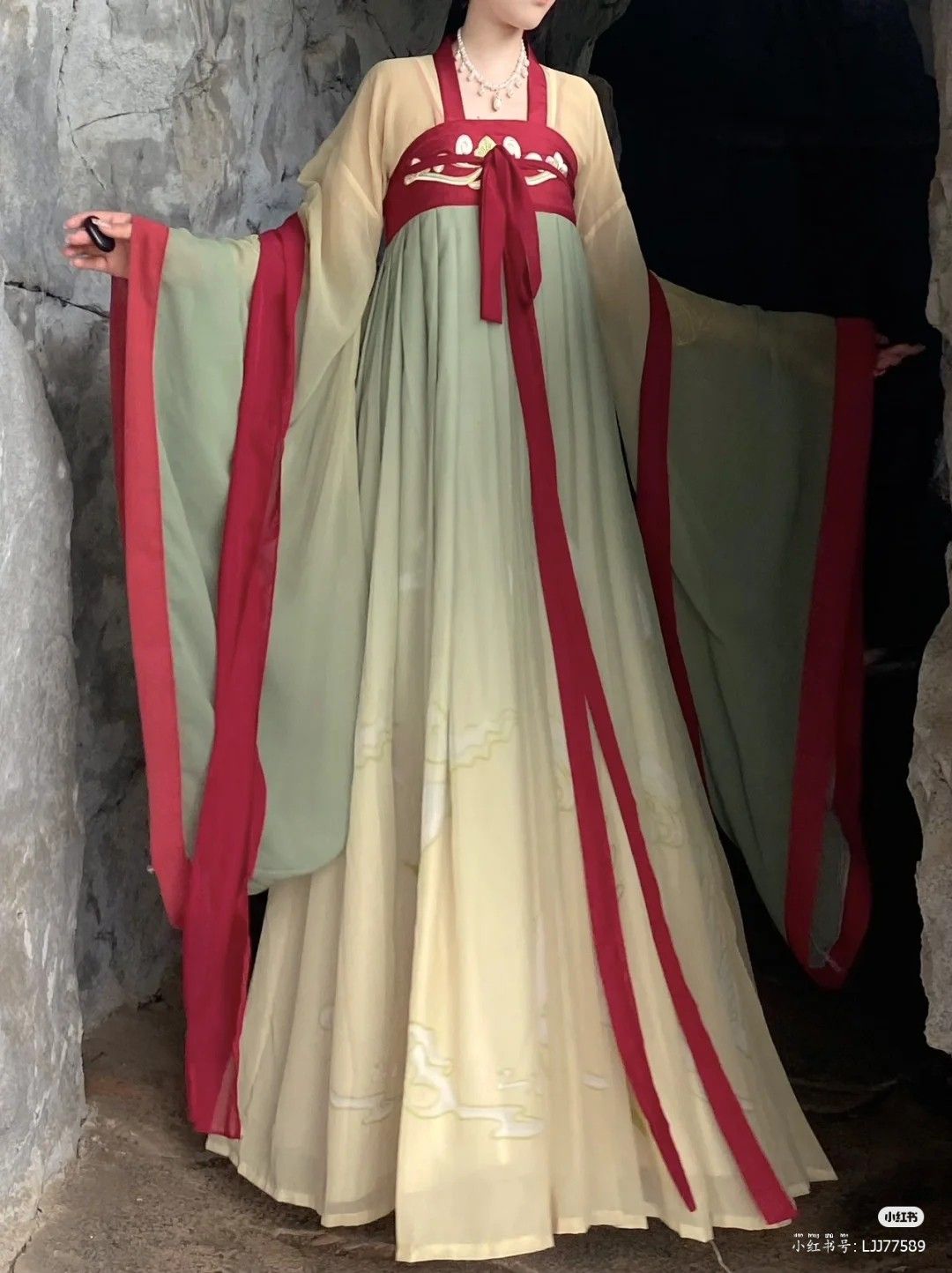 Winter Rental of Traditional Hanfu Bridesmaid Gowns