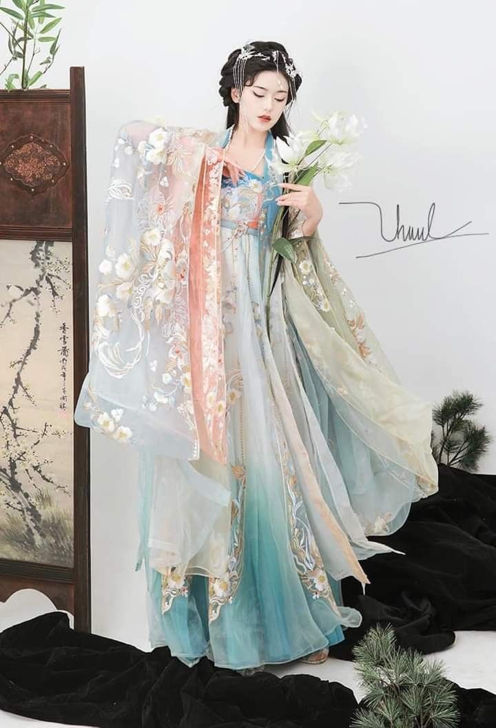 Engaged in Style:Champagne-Colored Cheongsam for Autumn Winter Engagement Ceremonies