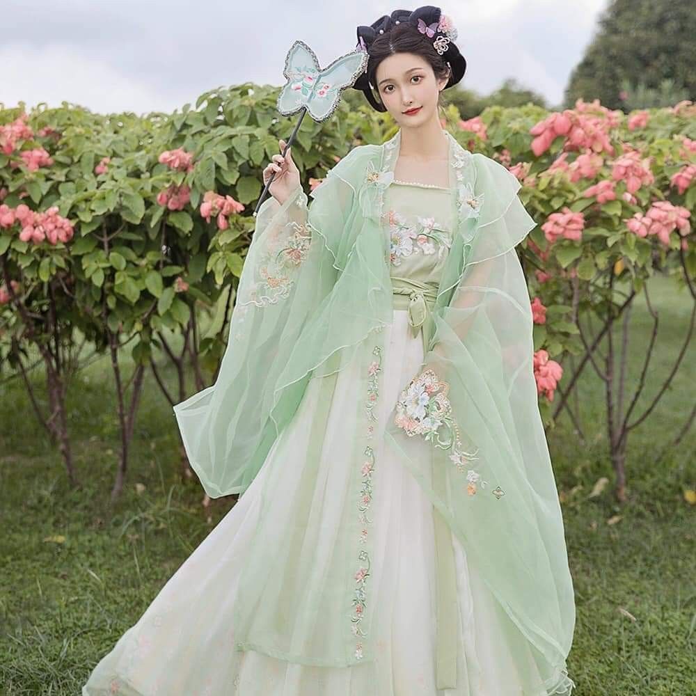 Baby Cheongsam:A Thin and Elegant Option for Your Little One Baby Cheongsam:A Thin and Elegant Option for Your Little One