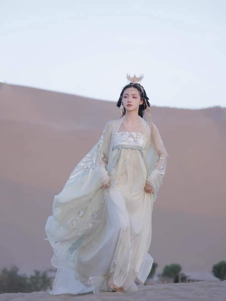The Rise of Neo-Chinese Style:The Satin Skirt with Horseface Pattern The Rise of Neo-Chinese Style:The Satin Skirt with Horseface Pattern